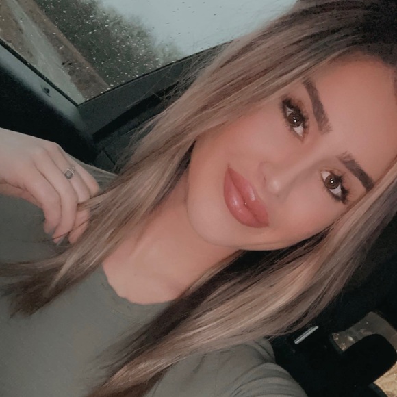 Meet your Posher, Malorie - Picture 1 of 1